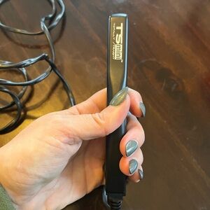 Mini hair straightener